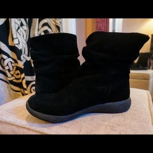 Bare Traps Black Faux Suede Winter Snow Boots
